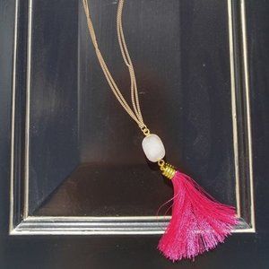 MBELLISH LONG GOLD NECKLACE WITH HOT PINK TASSEL